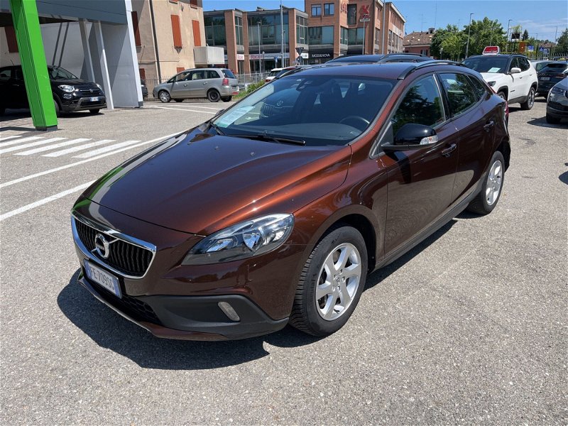 Volvo V40 Cross Country D2 Geartronic my 18 del 2016 usata a Modena