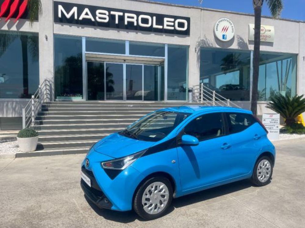 Toyota Aygo 1.0 VVT-i 72 CV 5 porte x-play MMT  del 2019 usata a Tricase (2)