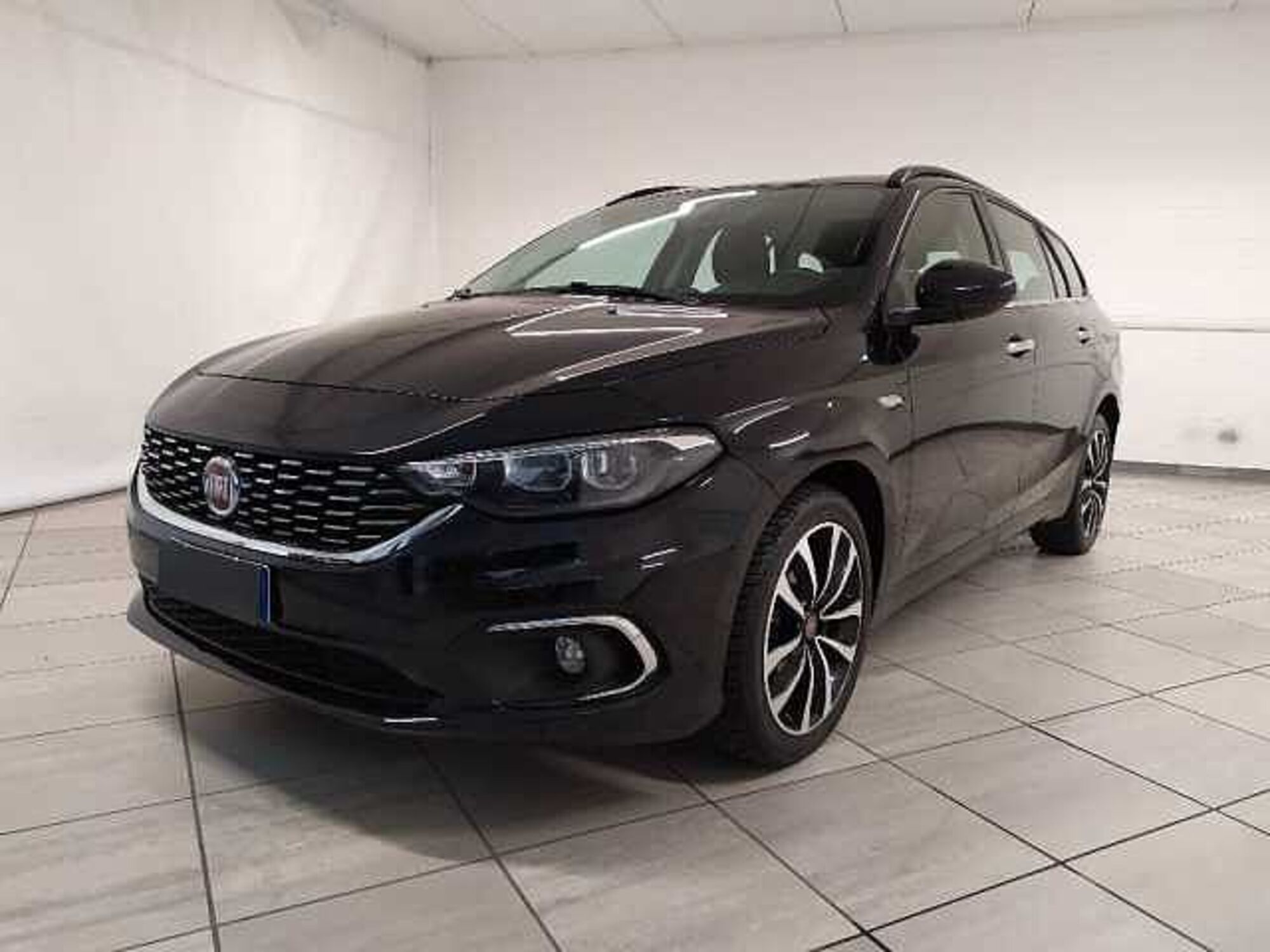 Fiat Tipo Station Wagon Tipo 1.6 Mjt S&amp;S SW Lounge  del 2016 usata a Cuneo