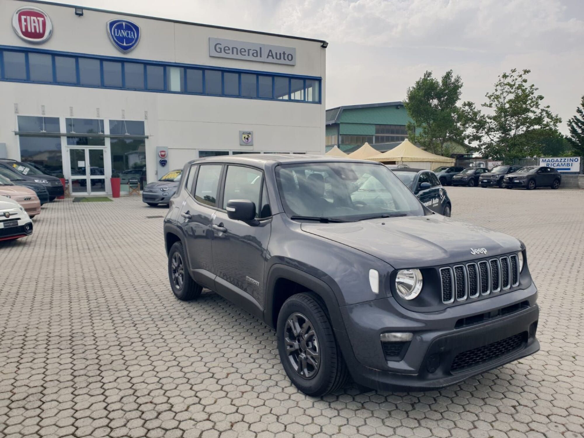 Jeep Renegade 1.0 T3 Longitude  nuova a Viareggio