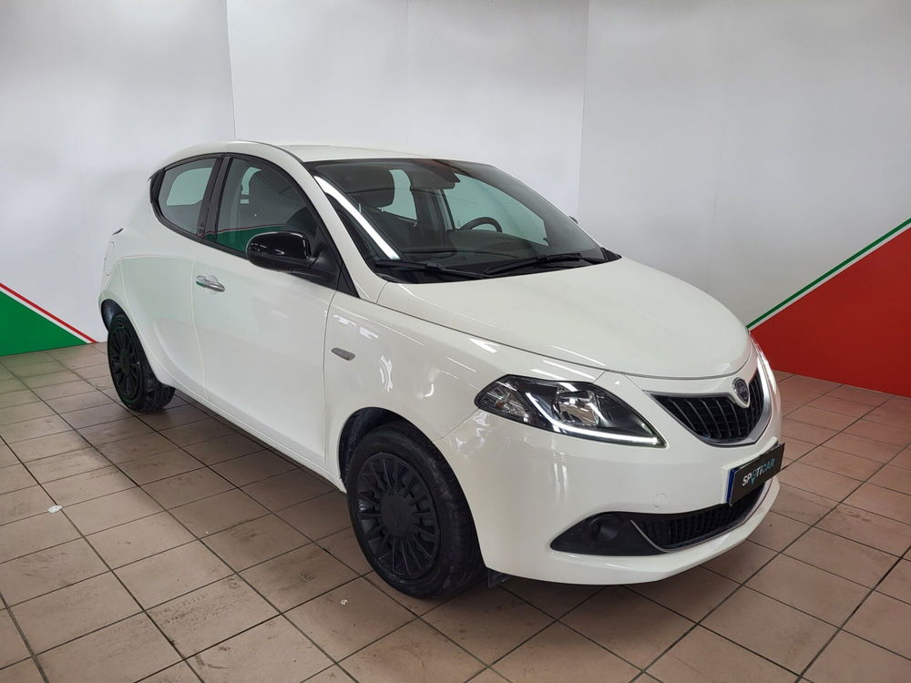 Lancia Ypsilon 1.0 FireFly 5 porte S&S Hybrid Ecochic Silver  del 2021 usata a Terranuova Bracciolini (2)