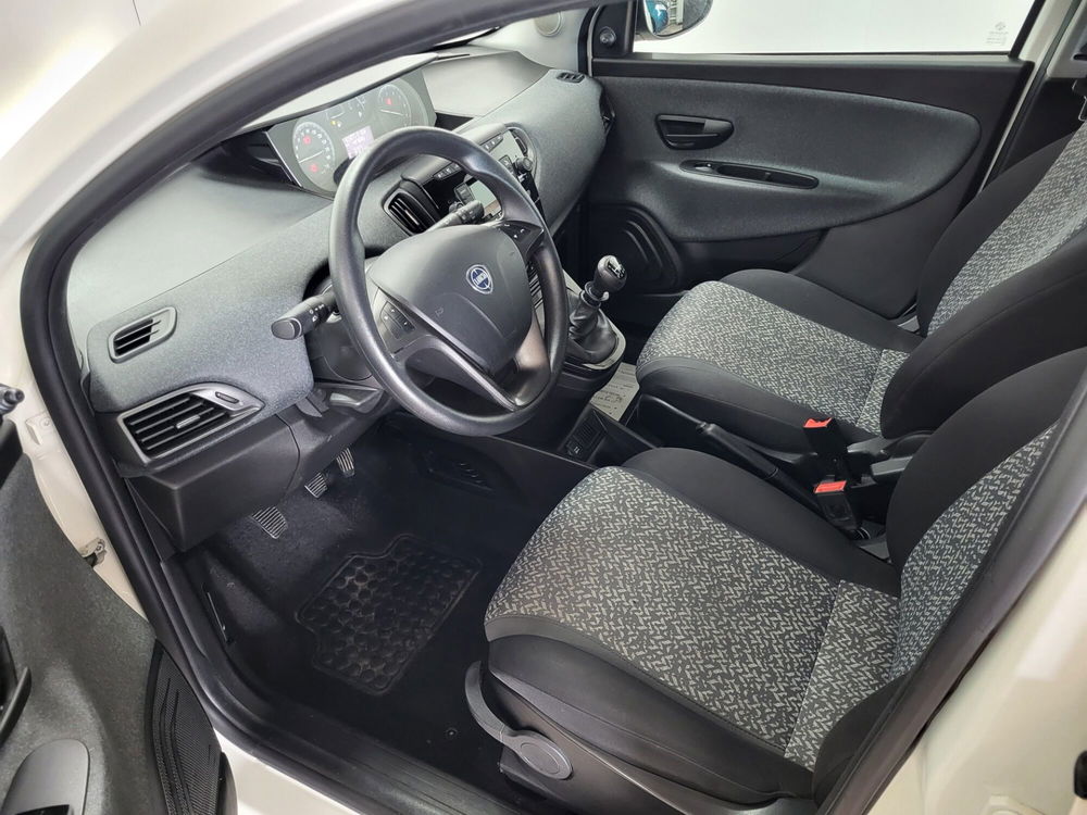 Lancia Ypsilon usata a Arezzo (7)