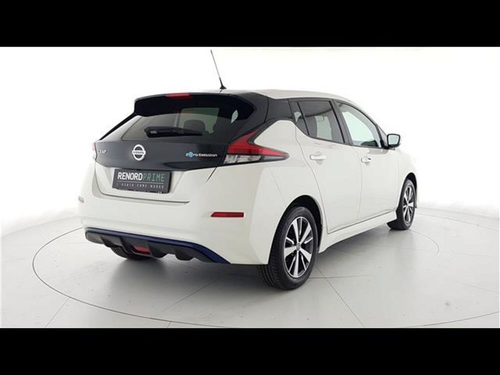 Nissan Leaf 3.ZERO 40kWh del 2021 usata a Sesto San Giovanni (5)