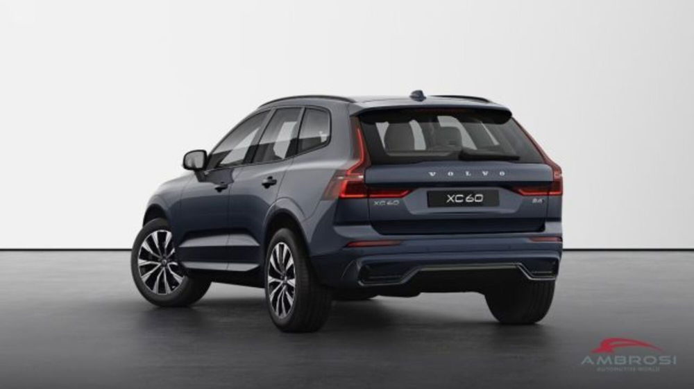 Volvo XC60 B4 (d) AWD automatico Plus Dark nuova a Corciano (3)