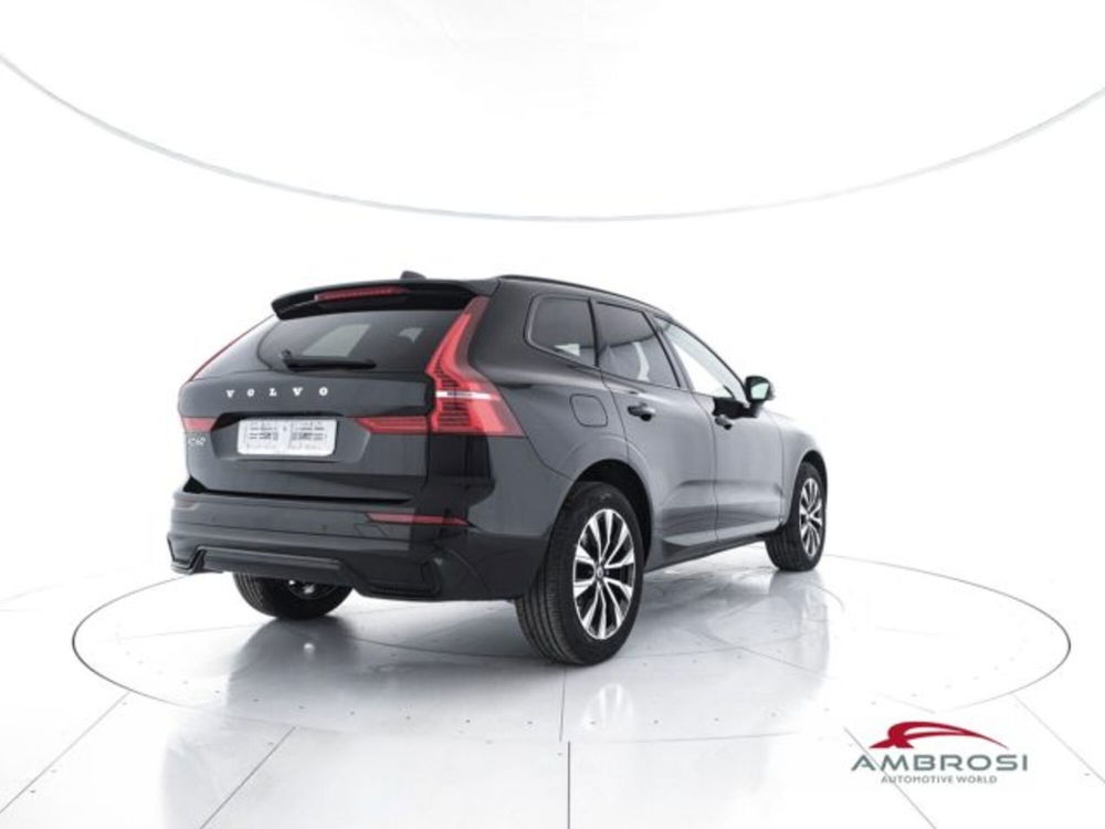 Volvo XC60 B4 (d) AWD automatico Plus Dark nuova a Corciano (3)