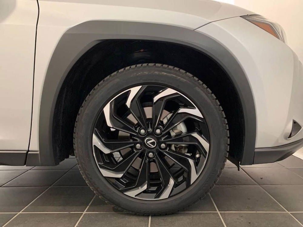 Lexus UX usata a Torino (12)