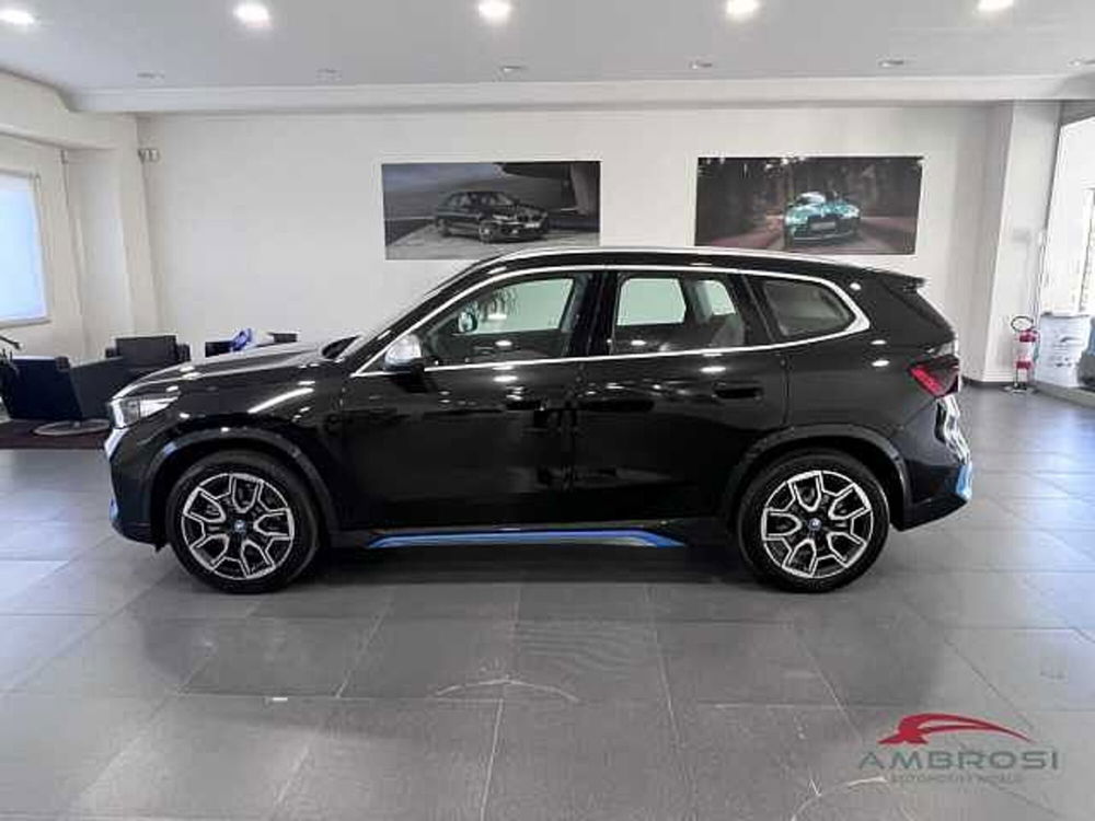 BMW iX1 iX1 xDrive 20 xLine del 2024 usata a Viterbo (2)