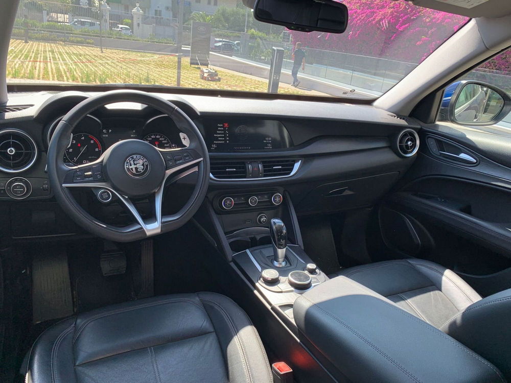 Alfa Romeo Stelvio usata a Bari (11)