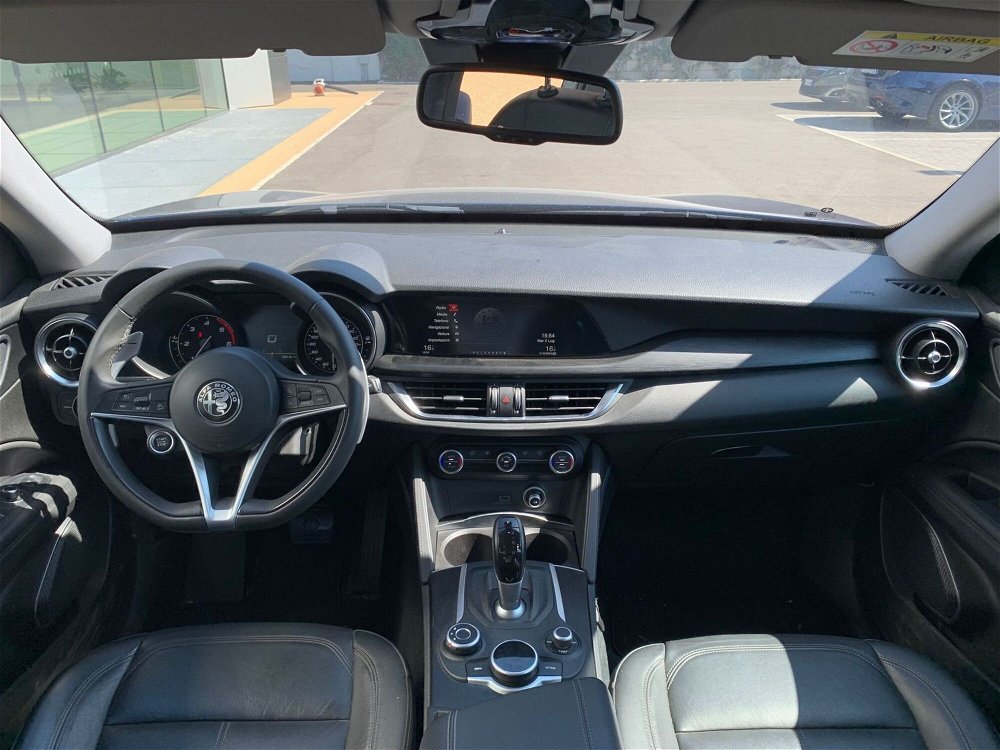 Alfa Romeo Stelvio Stelvio 2.2 Turbodiesel 180 CV AT8 RWD Executive del 2018 usata a Bari (4)