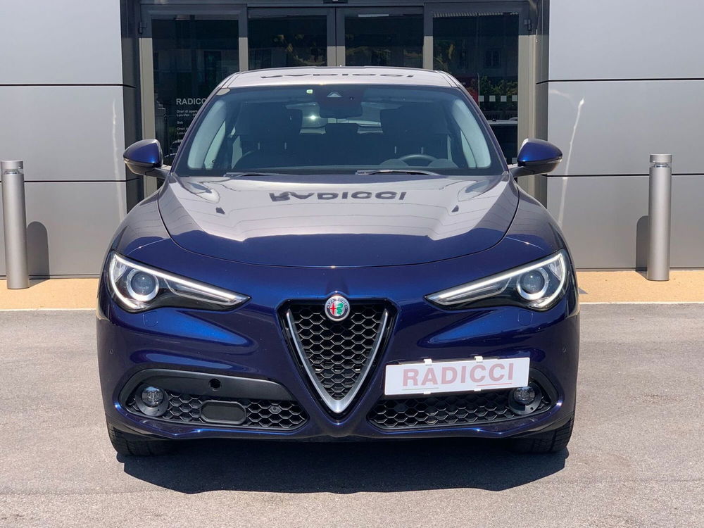 Alfa Romeo Stelvio usata a Bari (7)