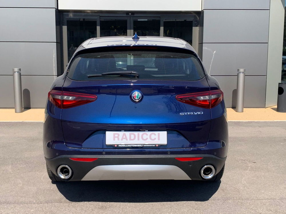 Alfa Romeo Stelvio usata a Bari (8)