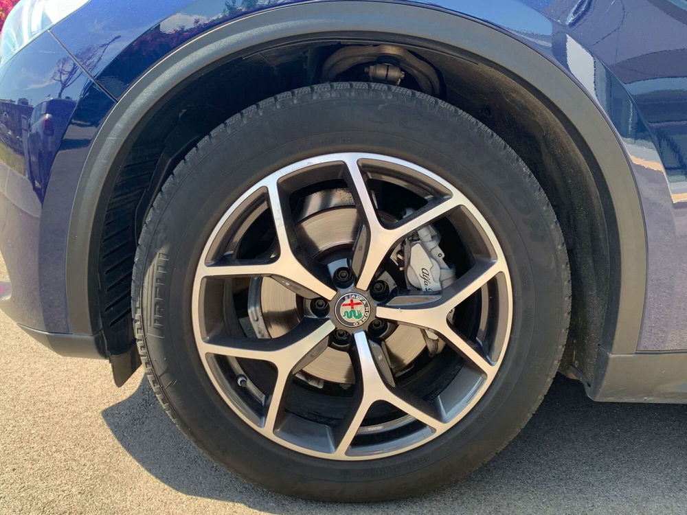 Alfa Romeo Stelvio usata a Bari (9)