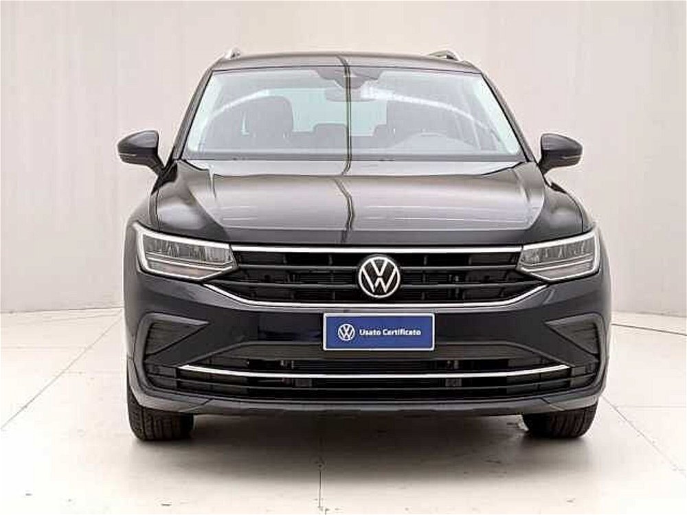 Volkswagen Tiguan 2.0 TDI 150 CV SCR DSG 4MOTION Life del 2021 usata a Pesaro (2)