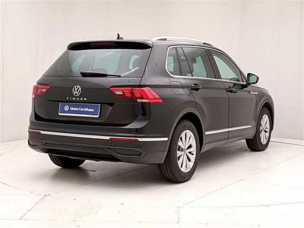 Volkswagen Tiguan 2.0 TDI 150 CV SCR DSG 4MOTION Life del 2021 usata a Pesaro (4)