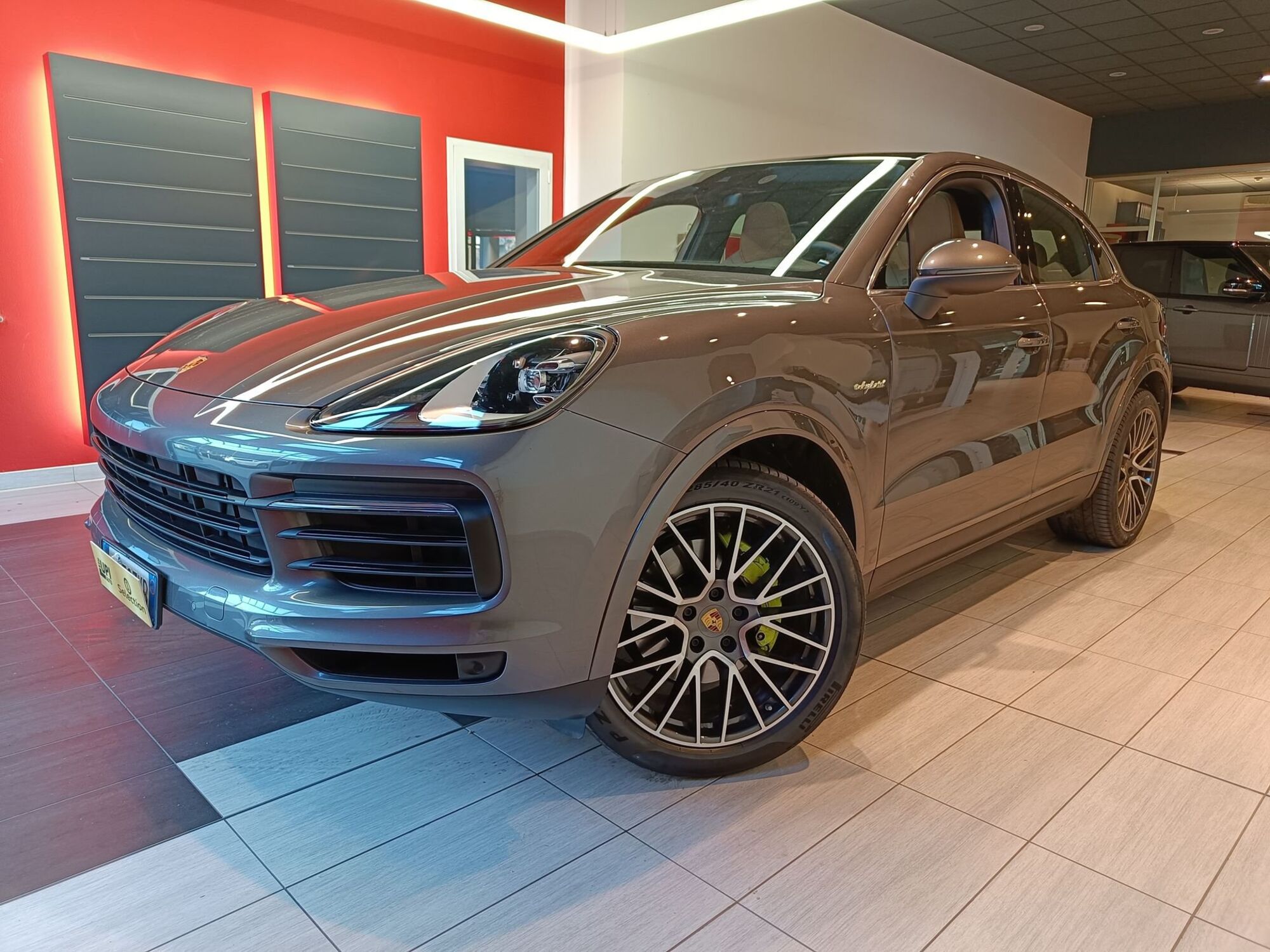 Porsche Cayenne 3.0 V6 E-Hybrid  del 2020 usata a Serravalle Pistoiese