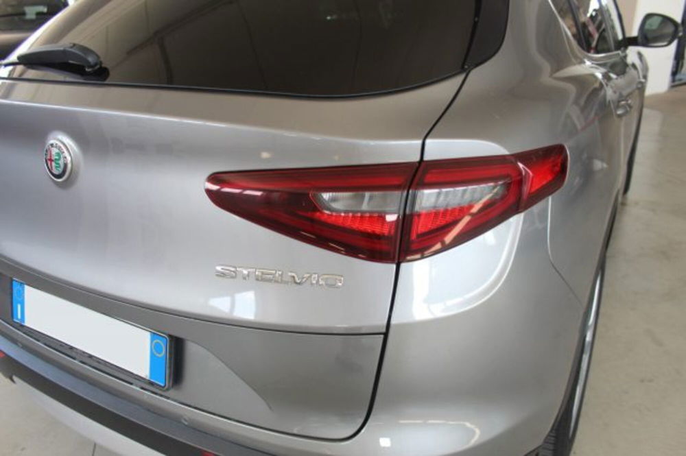 Alfa Romeo Stelvio usata a Terni (17)