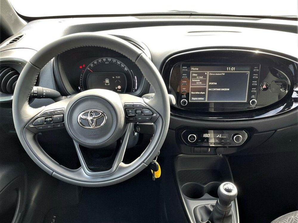 Toyota Aygo X nuova a Monza e Brianza (7)