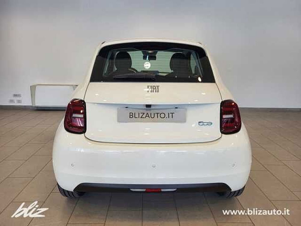 Fiat 500e Cabrio nuova a Udine (4)