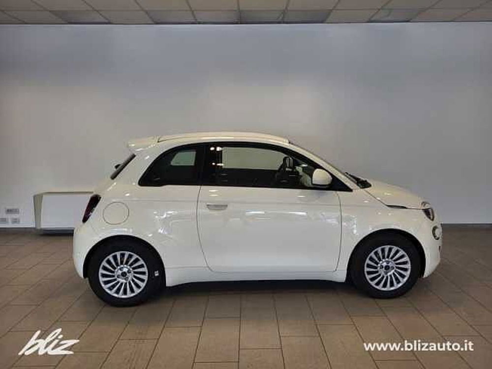 Fiat 500e Cabrio nuova a Udine (6)