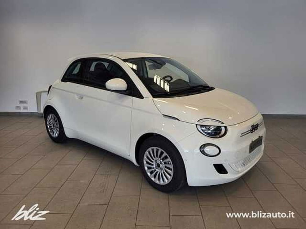 Fiat 500e Cabrio nuova a Udine (7)