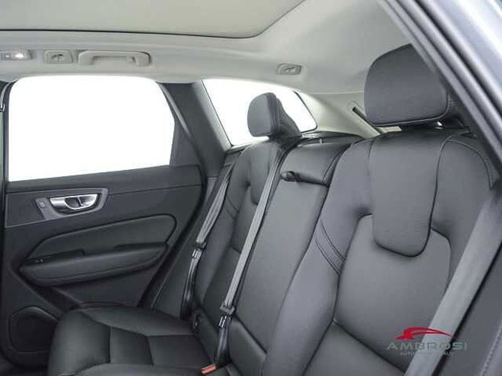 Volvo XC60 nuova a Viterbo (10)