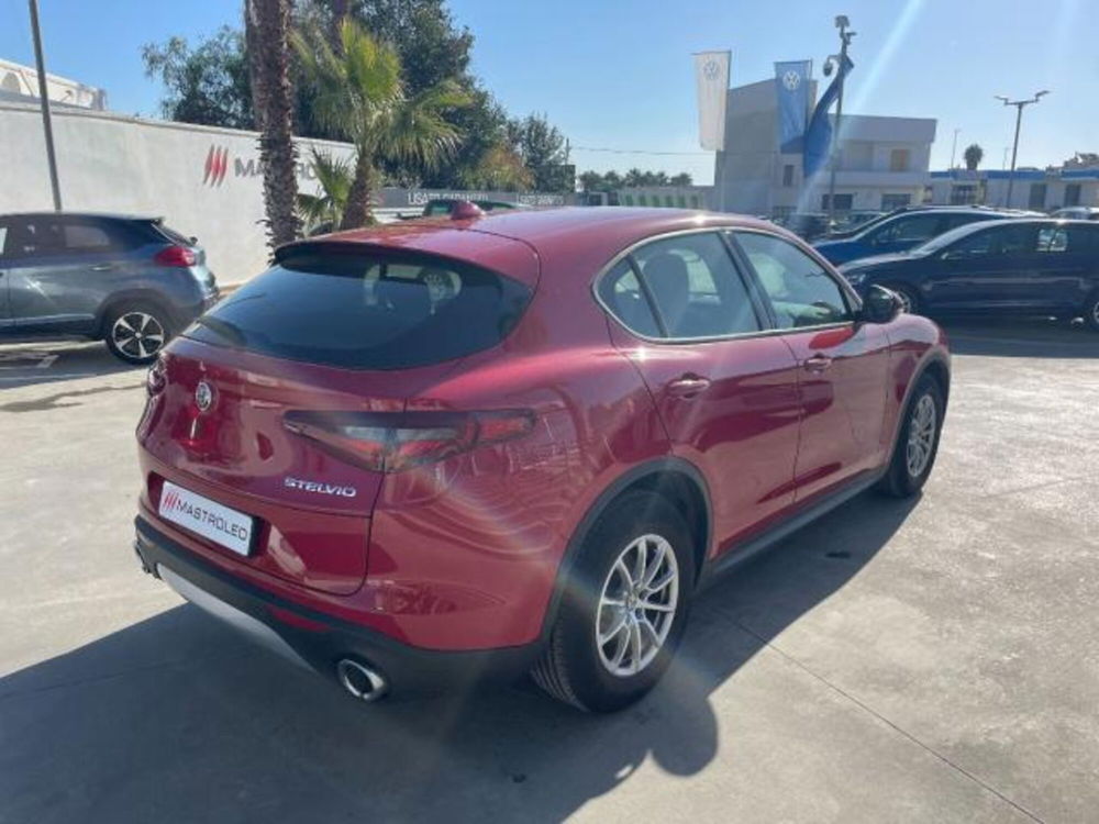 Alfa Romeo Stelvio usata a Lecce (11)