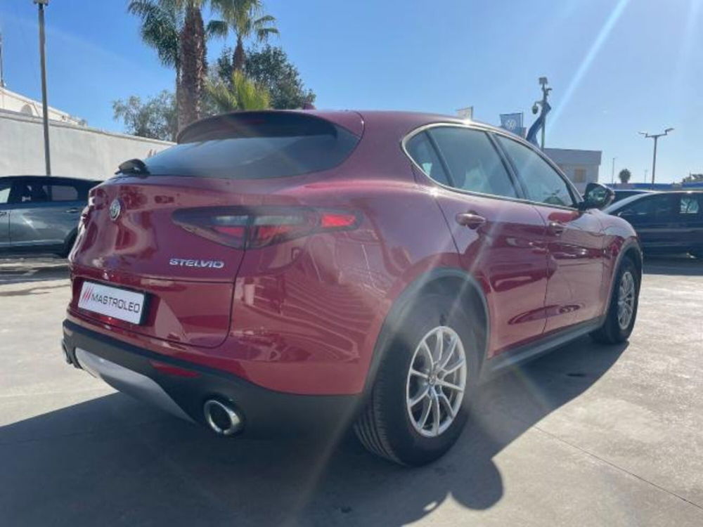 Alfa Romeo Stelvio usata a Lecce (12)