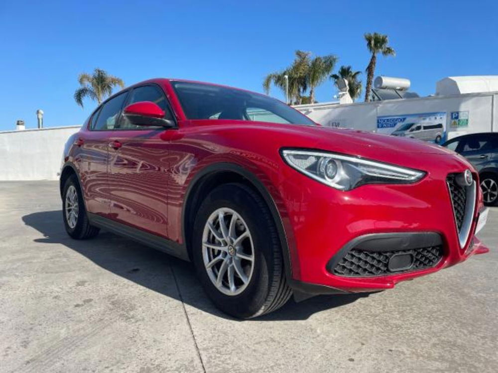 Alfa Romeo Stelvio usata a Lecce (9)