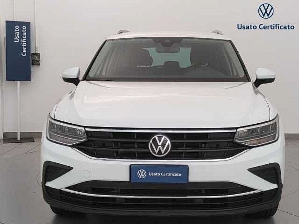 Volkswagen Tiguan 2.0 TDI SCR Life del 2020 usata a Busto Arsizio (2)