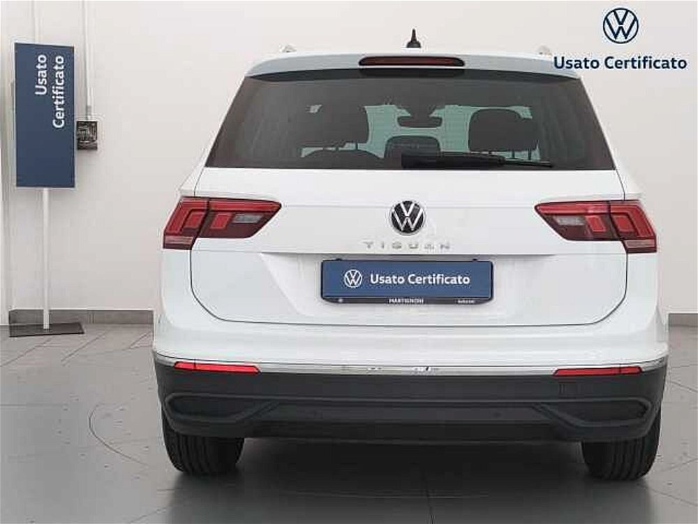Volkswagen Tiguan 2.0 TDI SCR Life del 2020 usata a Busto Arsizio (4)