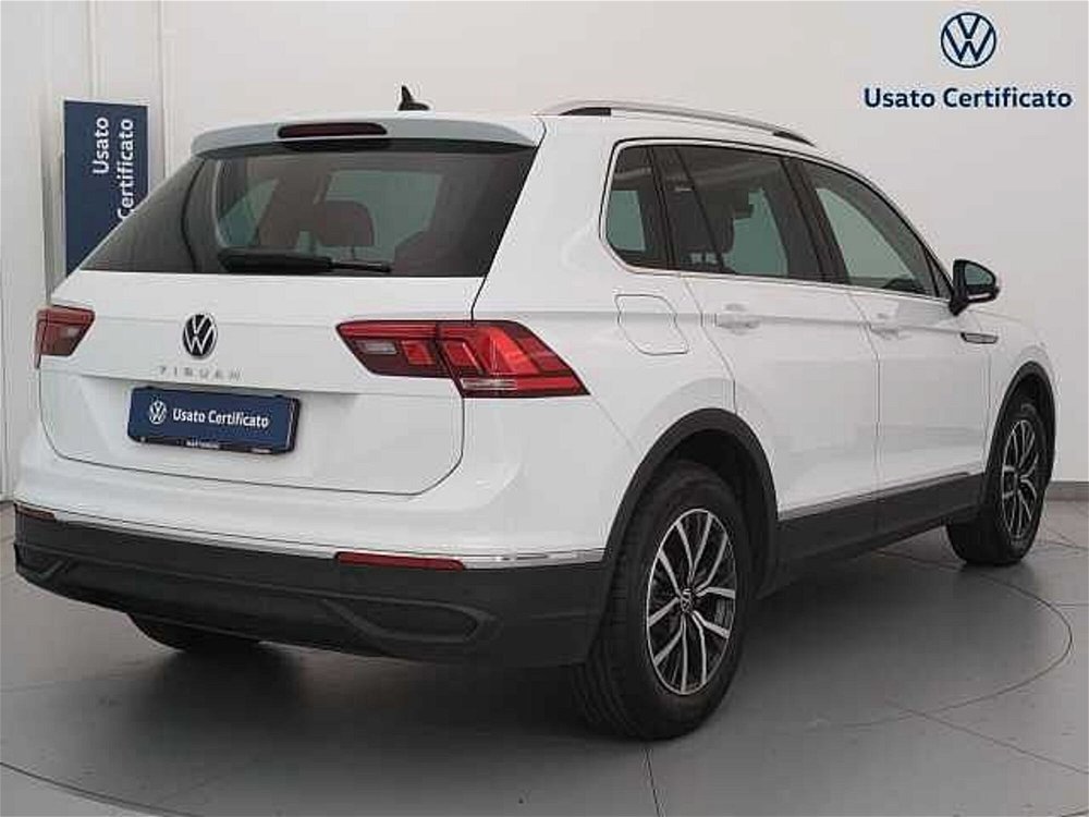 Volkswagen Tiguan 2.0 TDI SCR Life del 2020 usata a Busto Arsizio (5)