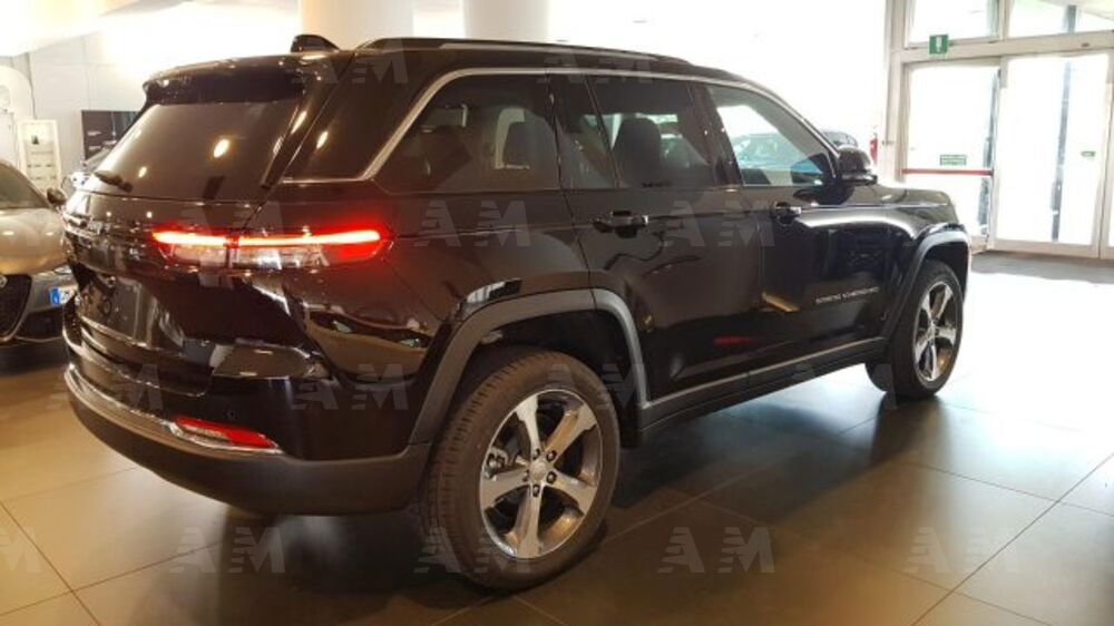 Jeep Grand Cherokee nuova a Modena (7)