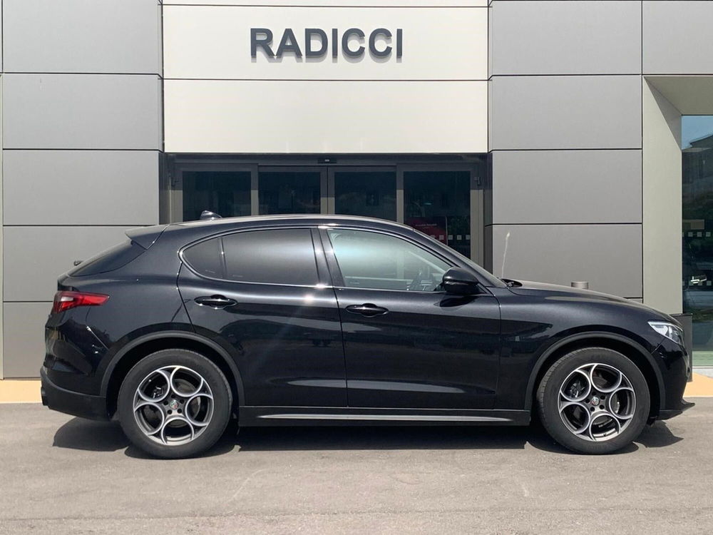 Alfa Romeo Stelvio usata a Bari (6)