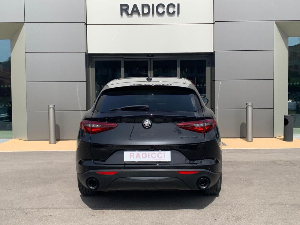 Alfa Romeo Stelvio usata a Bari (7)