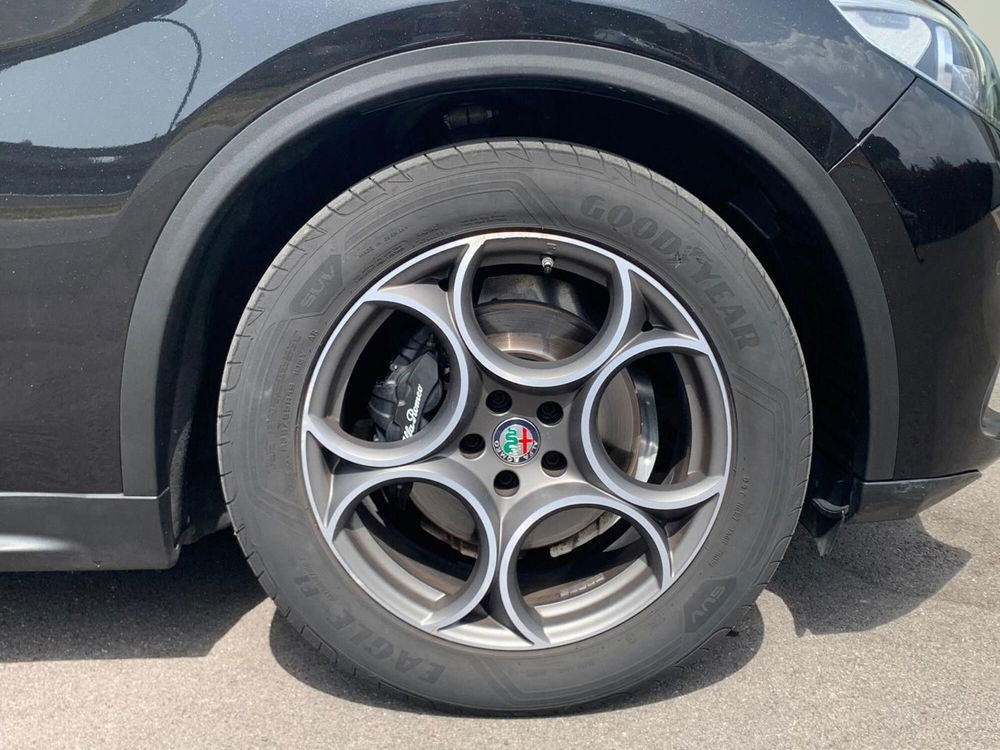 Alfa Romeo Stelvio usata a Bari (9)