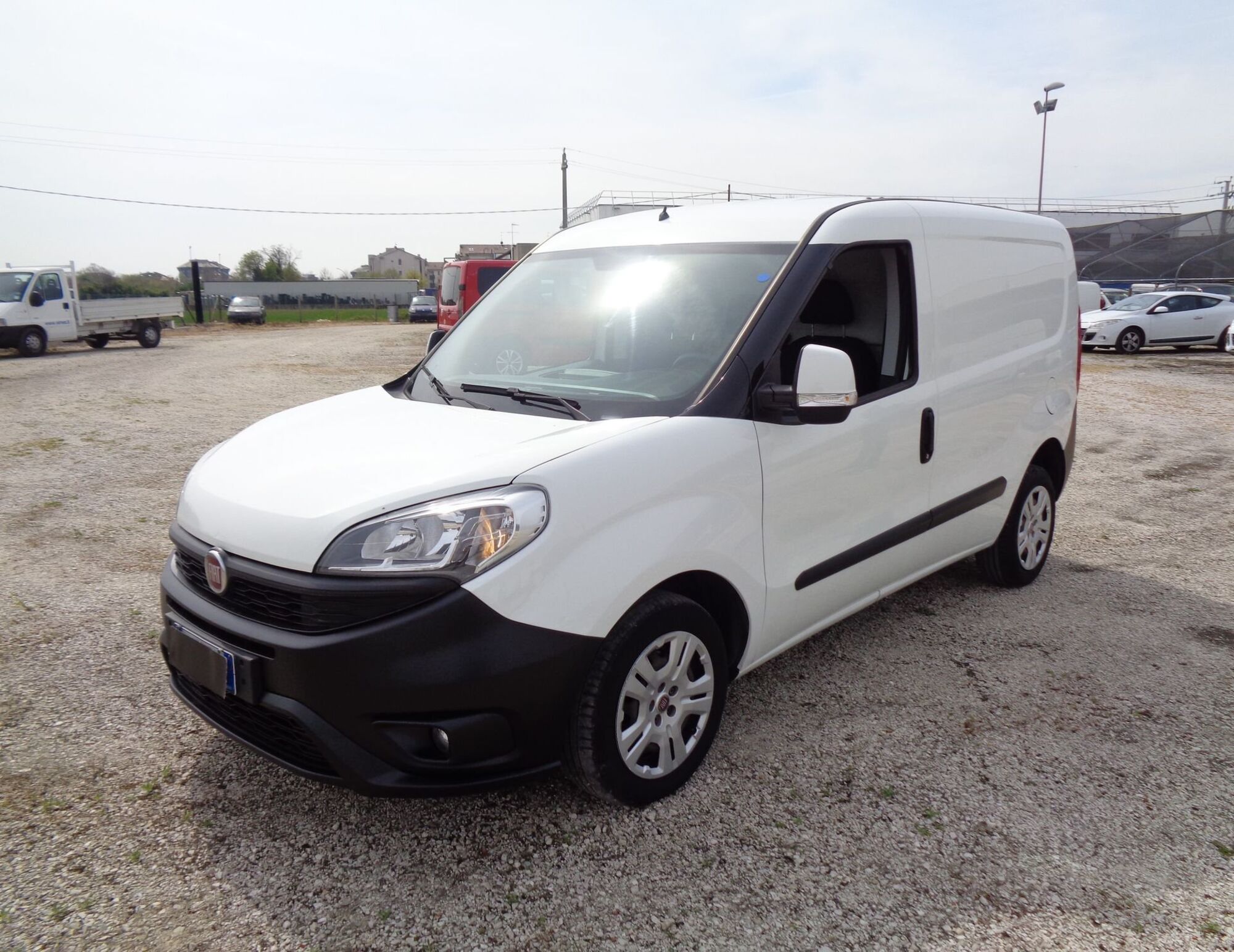 Fiat Dobl&ograve; Furgone 1.6 MJT 105CV PC-TN Cargo Lamierato SX  del 2018 usata a Montebelluna