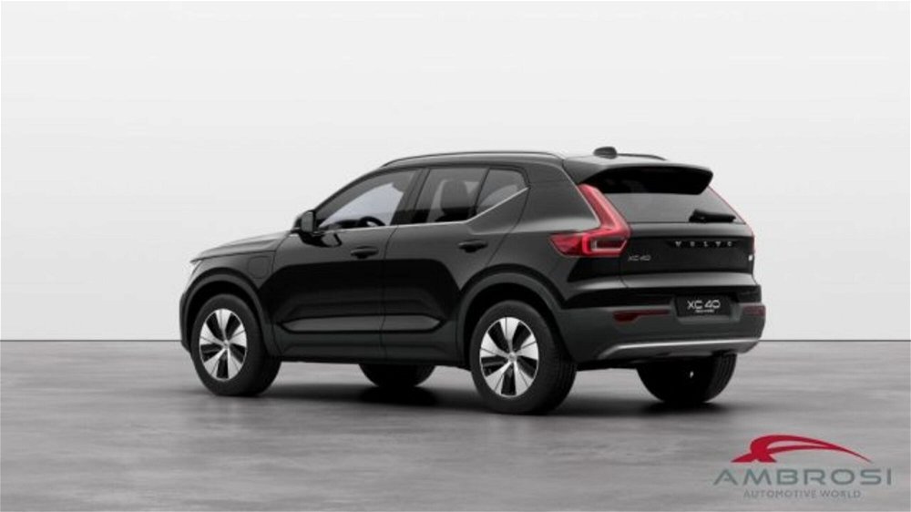 Volvo XC40 T4 Recharge Plug-in Hybrid automatico Essential nuova a Corciano (3)