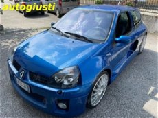 Renault Clio 3.0 V6 24V cat 3 porte Renault Sport del 2004 usata a Feltre