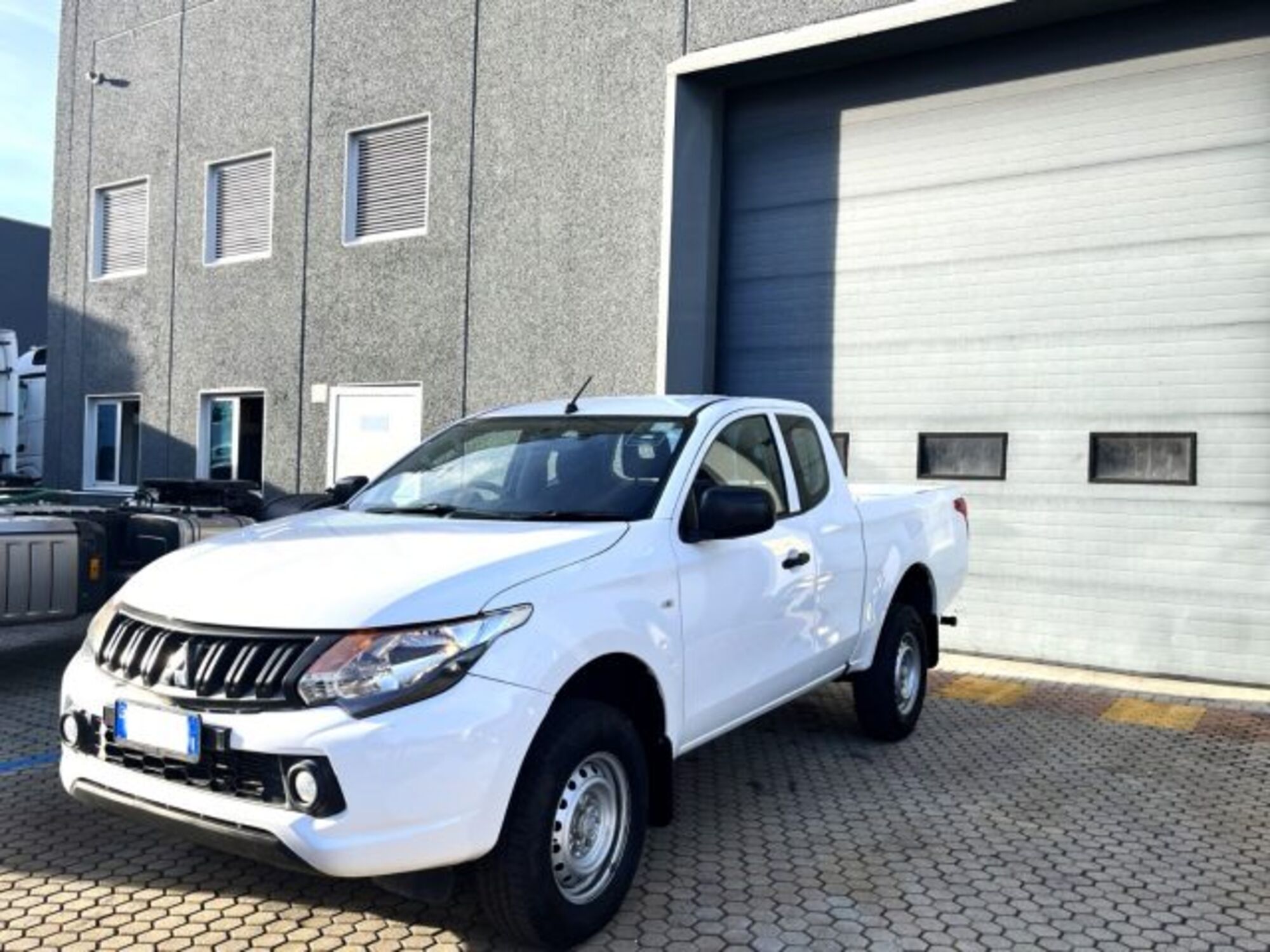 Mitsubishi L200 2.4 DI-D/154CV Club Cab Invite  del 2017 usata a Filago