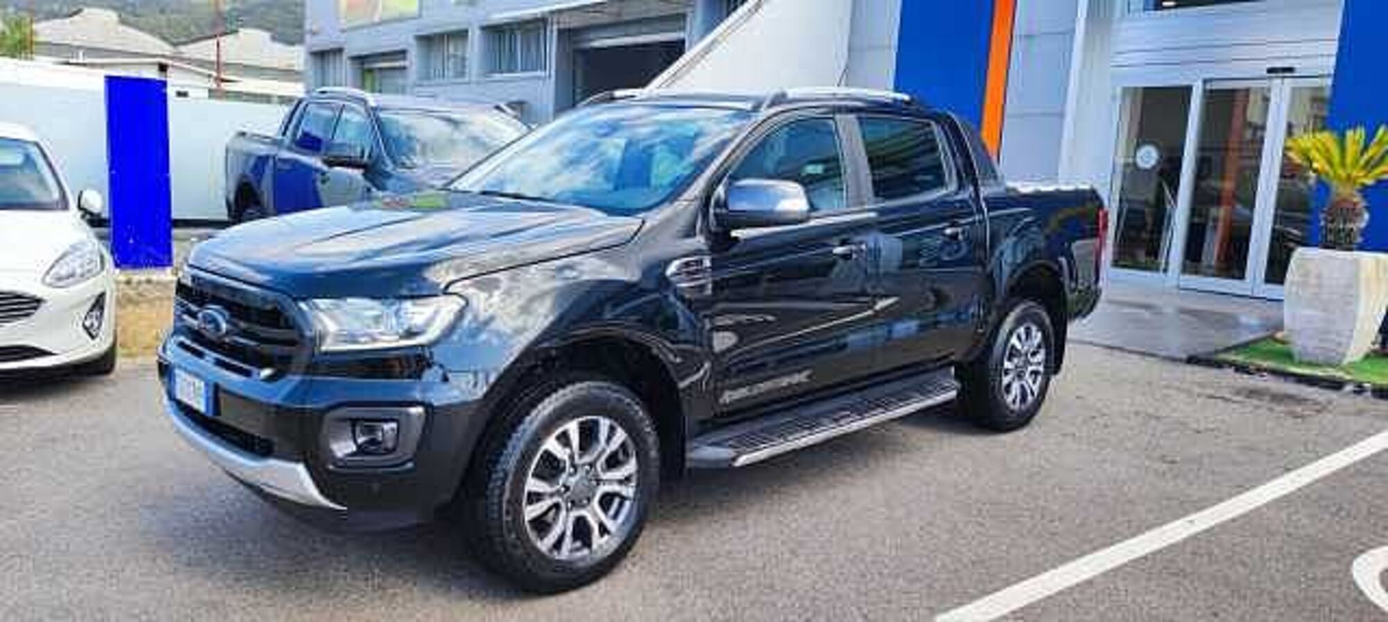 Ford Ranger Pick-up Ranger 2.0 TDCi 213CV DC Wildtrak 5 posti  del 2019 usata a Salerno