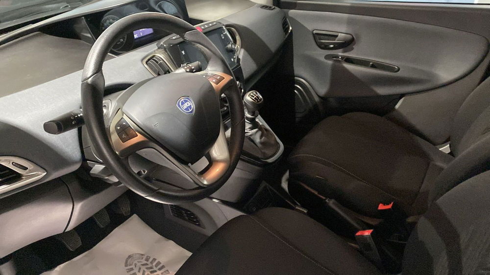 Lancia Ypsilon usata a Bergamo (9)