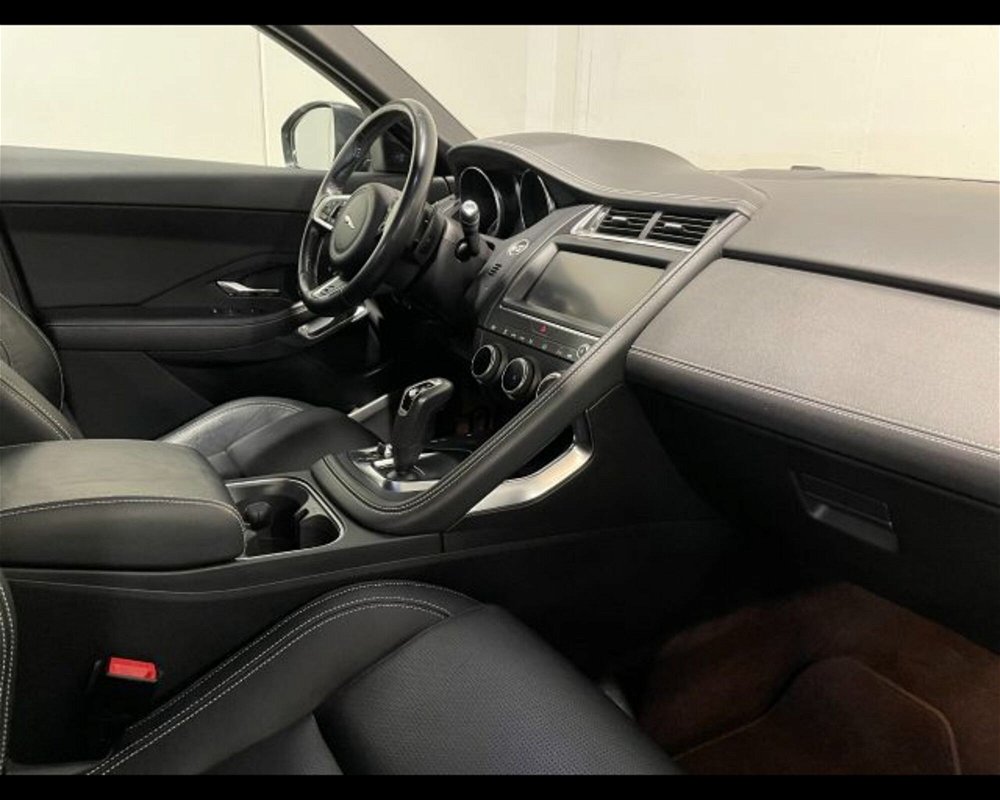 Jaguar E-Pace 2.0D 150 CV AWD R-Dynamic S  del 2018 usata a Conegliano (4)
