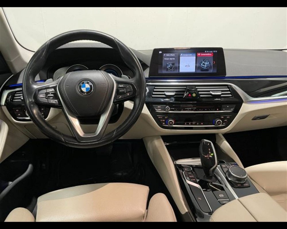 BMW Serie 5 Touring 520d xDrive  Luxury  del 2019 usata a Conegliano (3)