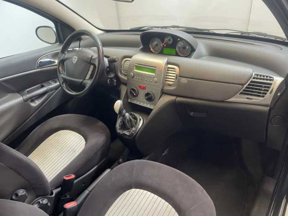 Lancia Ypsilon usata a Napoli (7)