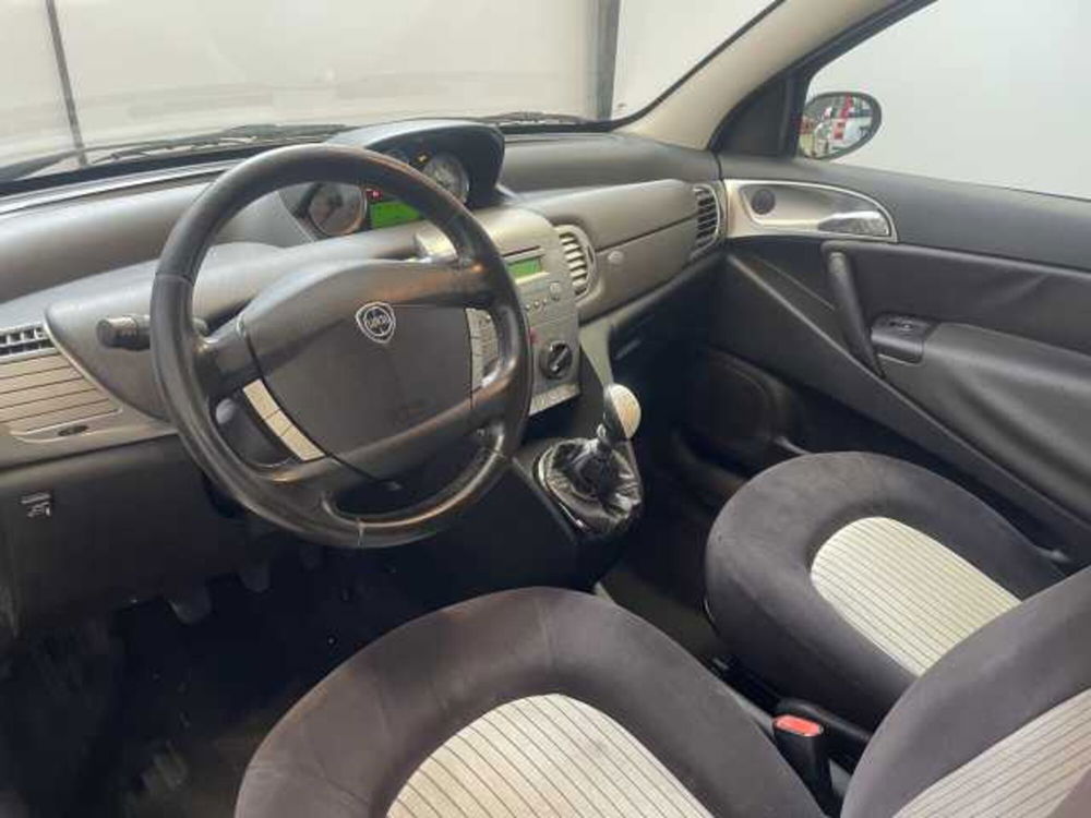 Lancia Ypsilon usata a Napoli (9)