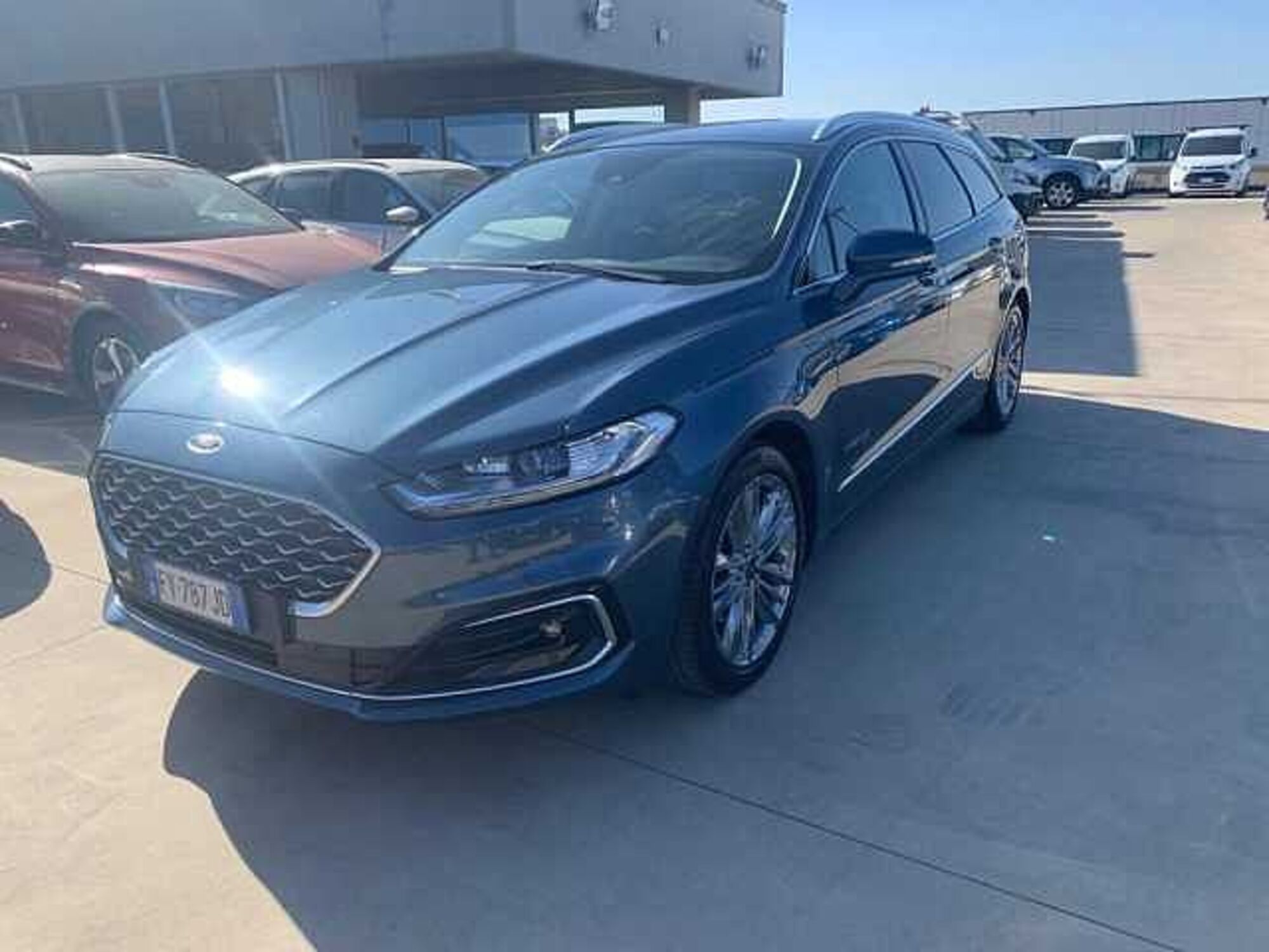 Ford Mondeo Station Wagon Full Hybrid 2.0 187 CV eCVT SW Vignale  del 2019 usata a Cagliari