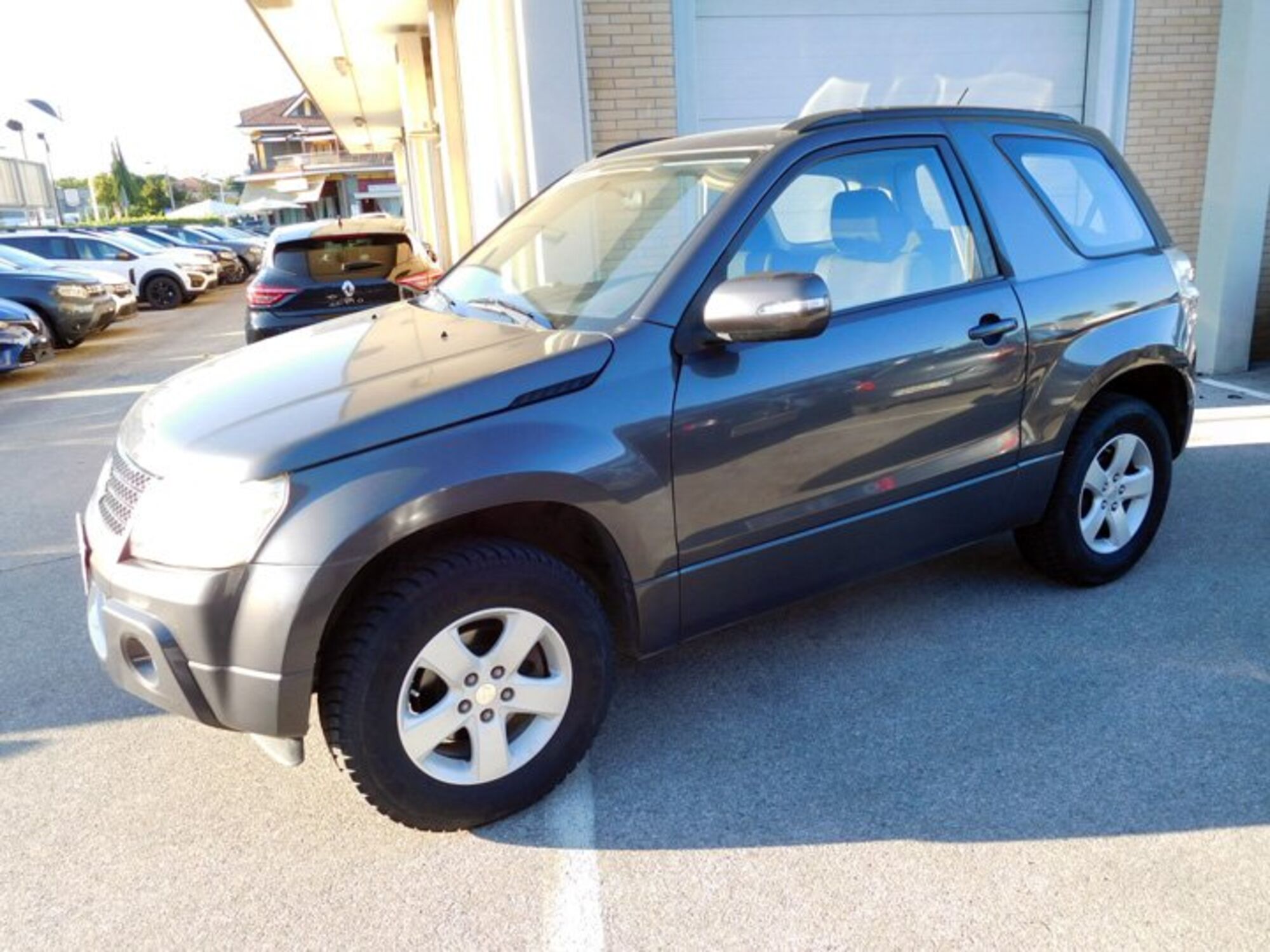 Suzuki Grand Vitara 1.6 16V 3 porte Offroad del 2012 usata a Rimini