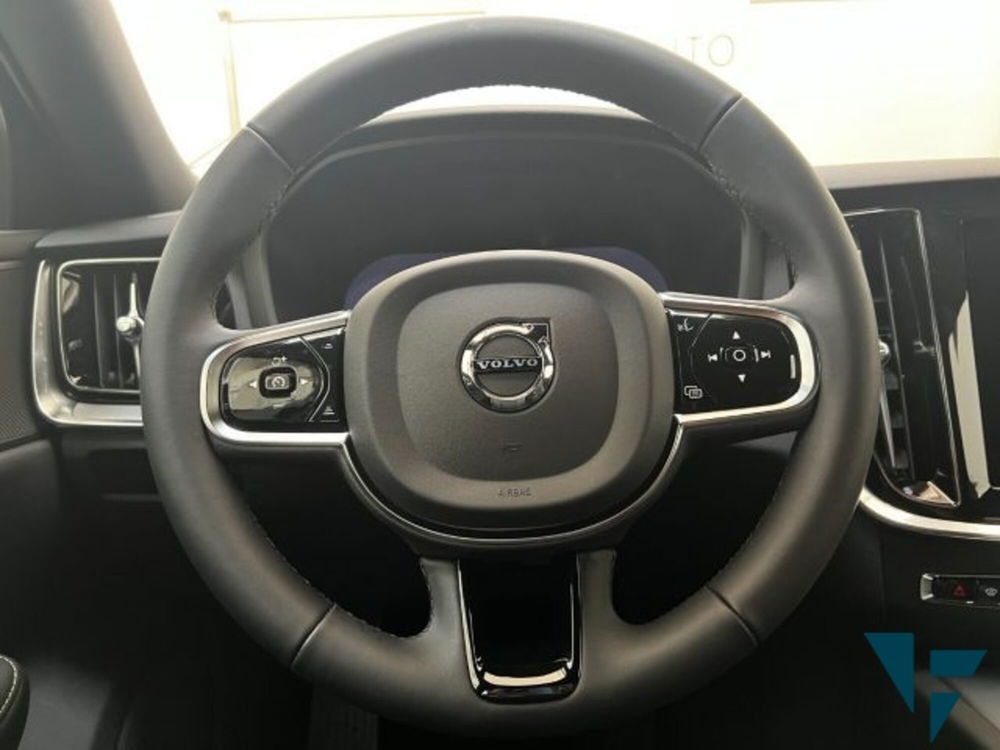 Volvo V60 Cross Country nuova a Udine (11)