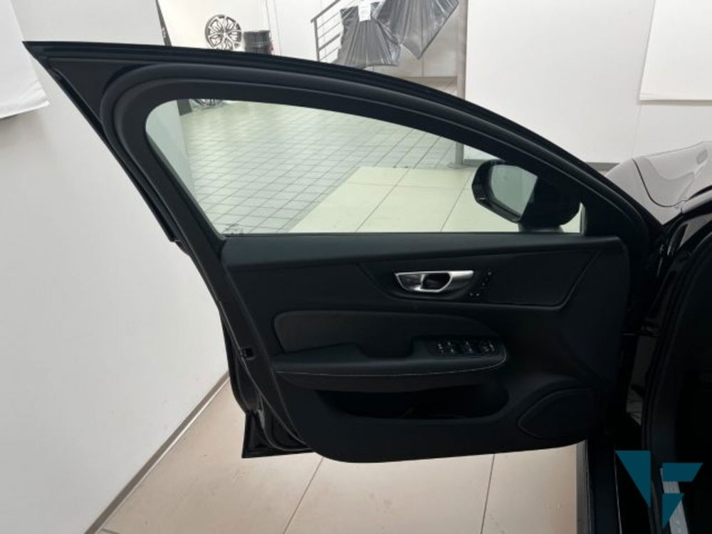 Volvo V60 Cross Country nuova a Udine (17)