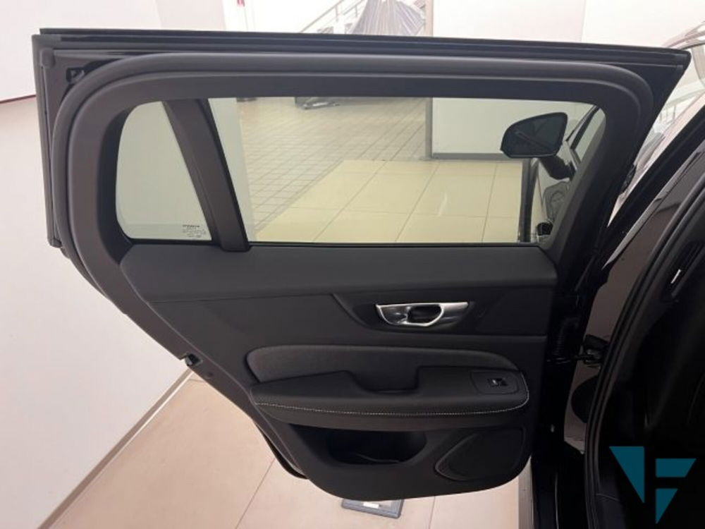 Volvo V60 Cross Country nuova a Udine (18)